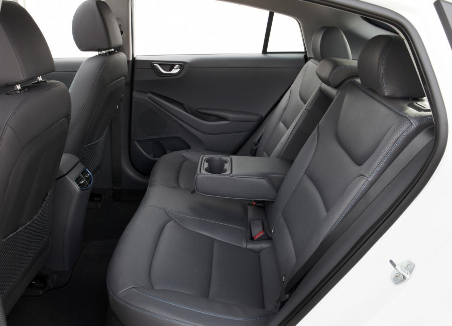 Интерьер Hyundai IONIQ hybrid (AE) 2016 года  (WW) (фото 25 из 38)